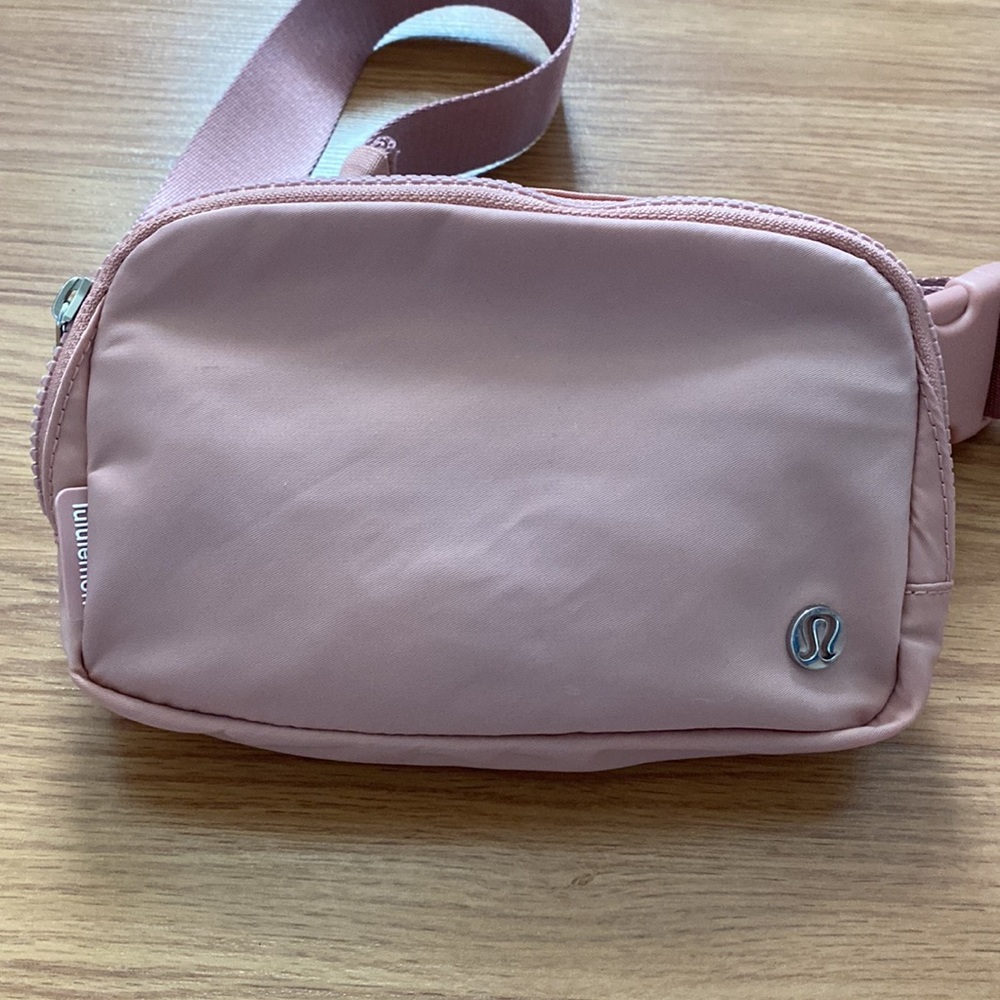 🎉🎉 HOST PICK 🎉🎉 Lululemon Everywhere Belt Bag in Pink Pastel